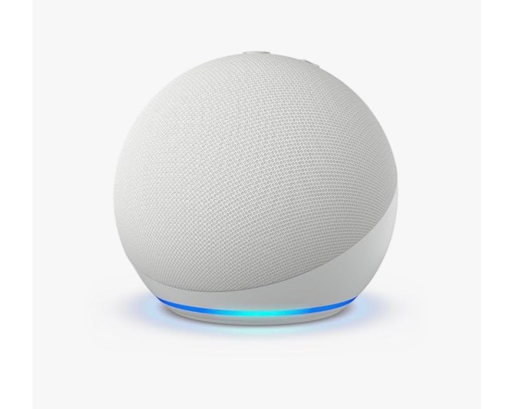 Echo Dot blanco completo sobre fondo claro, con el anillo luminoso azul en la base