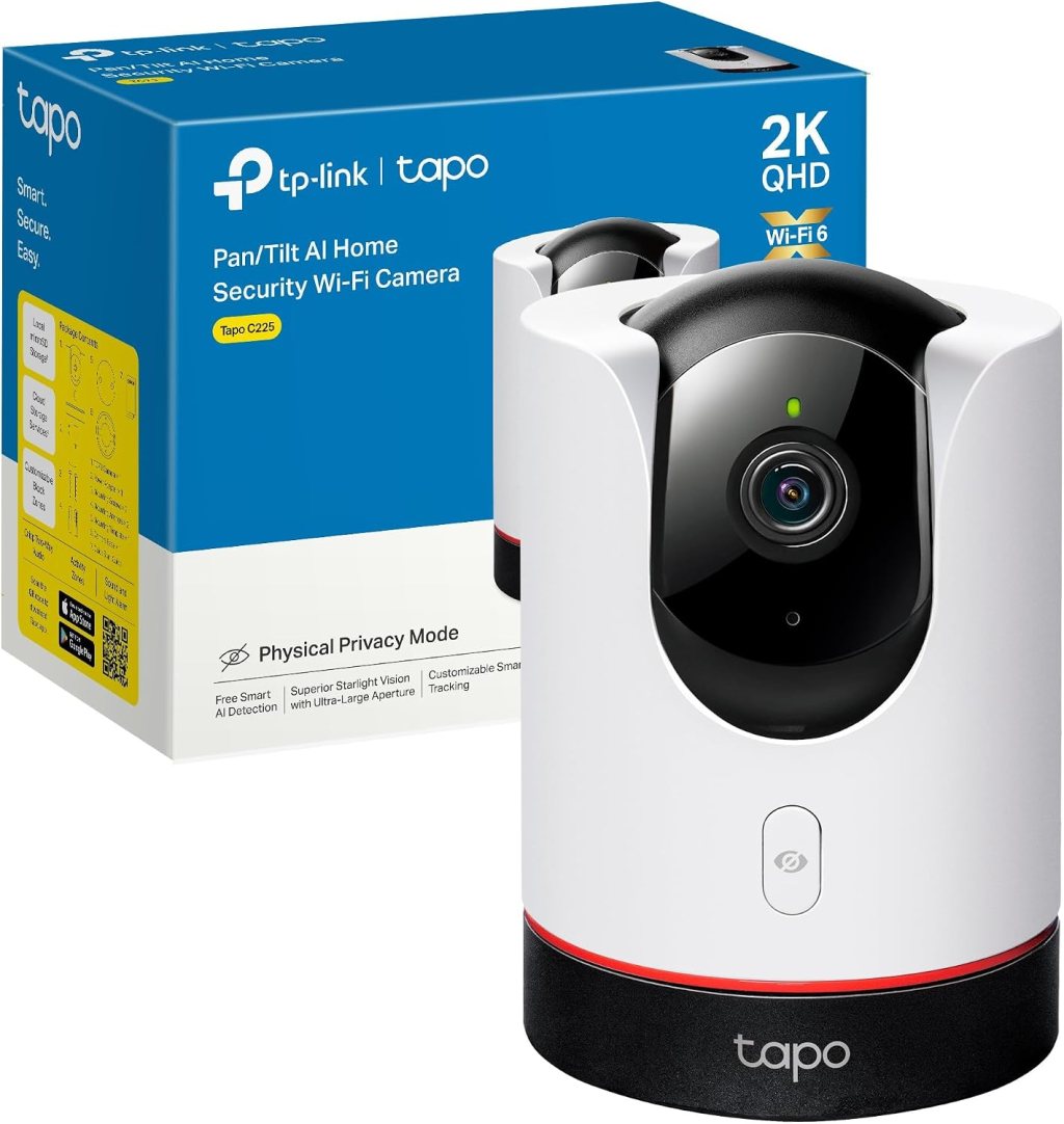 Cámara Tapo C225 blanca y negra junto a su caja azul de TP-Link